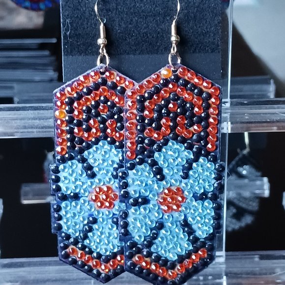 Handcrafted earrings flower - Picture 1 of 2